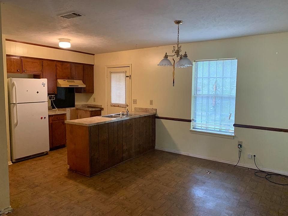 2nd image of 430 Jeanette Cir