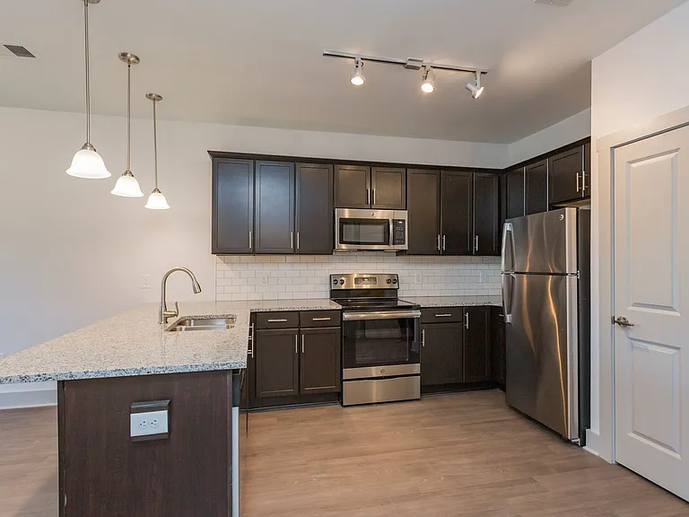 Heritage East Apartments — Photo 3
