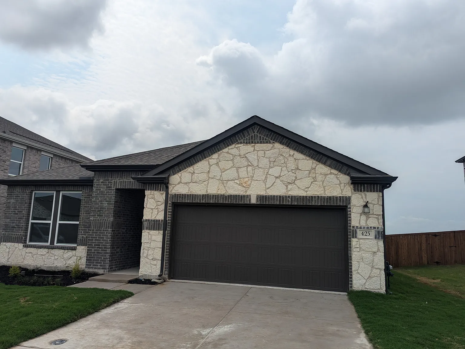425 Princewood Dr — Photo 2