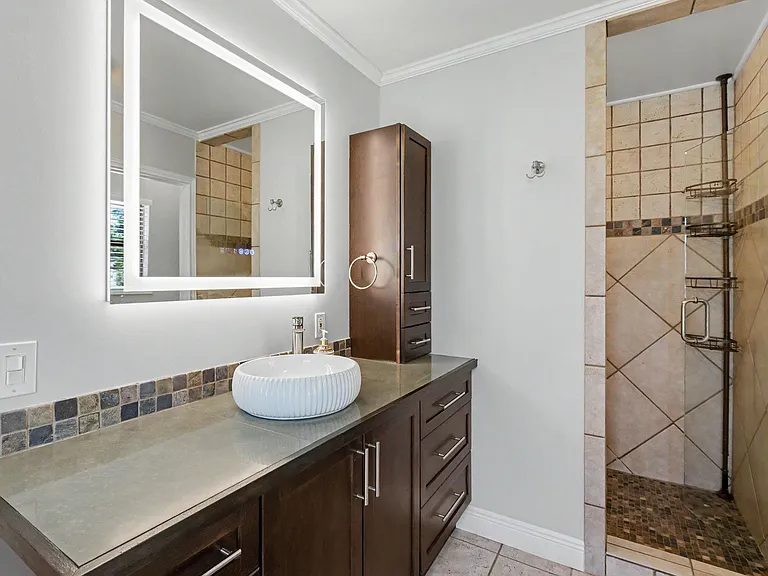 717 Brownlee Cir — Photo 18