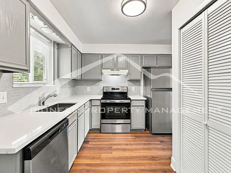 179 Eaton Ct — Photo 6