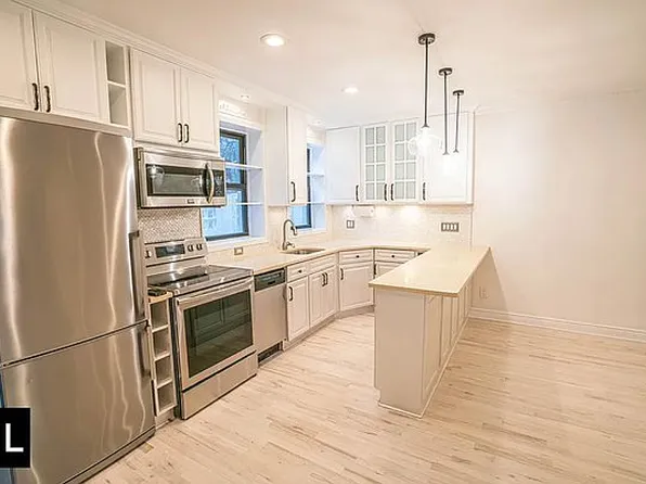 216 Hall St, Brooklyn, NY 11205