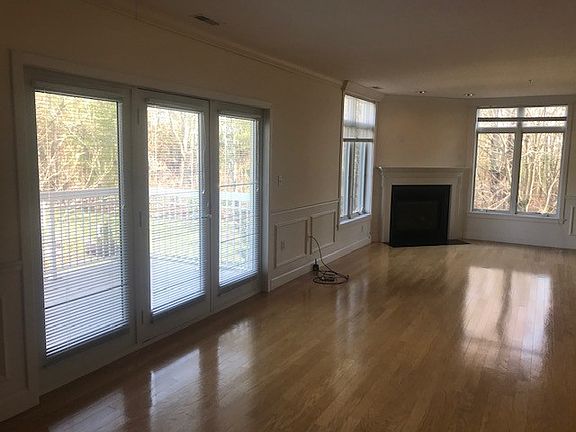 2nd image of 20 Northwood Dr Unit 301