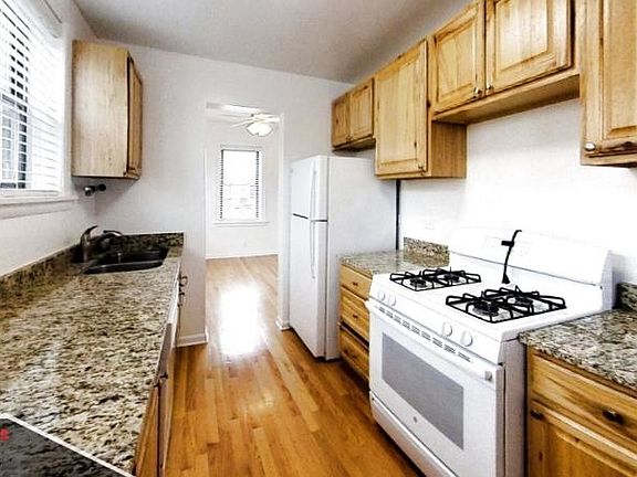 2nd image of 738 W Aldine Ave APT 3E