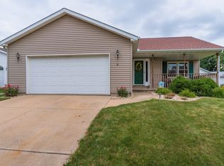 3 Ashford Ct, Bloomington, IL 61705