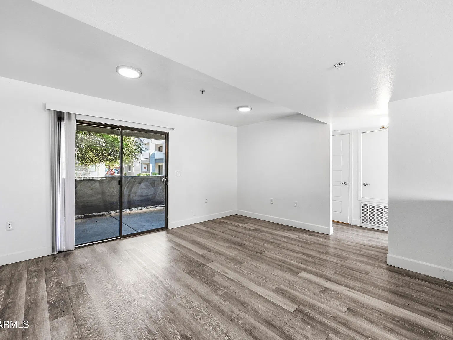 3 bed, 2.0 bath, 1161 sqft, $1,299 — Photo 3