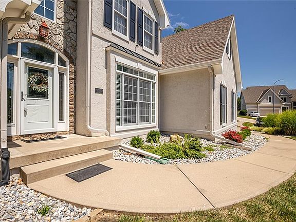4th image of 4113 NE Georgian Cir