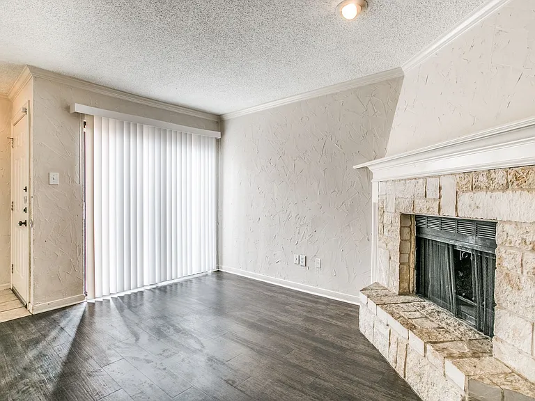2621 Piedras Dr — Photo 4