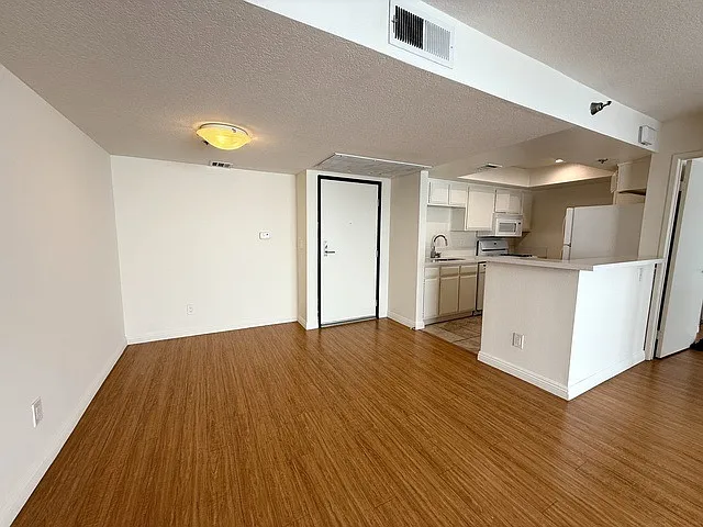 Midvale Towers — Photo 22