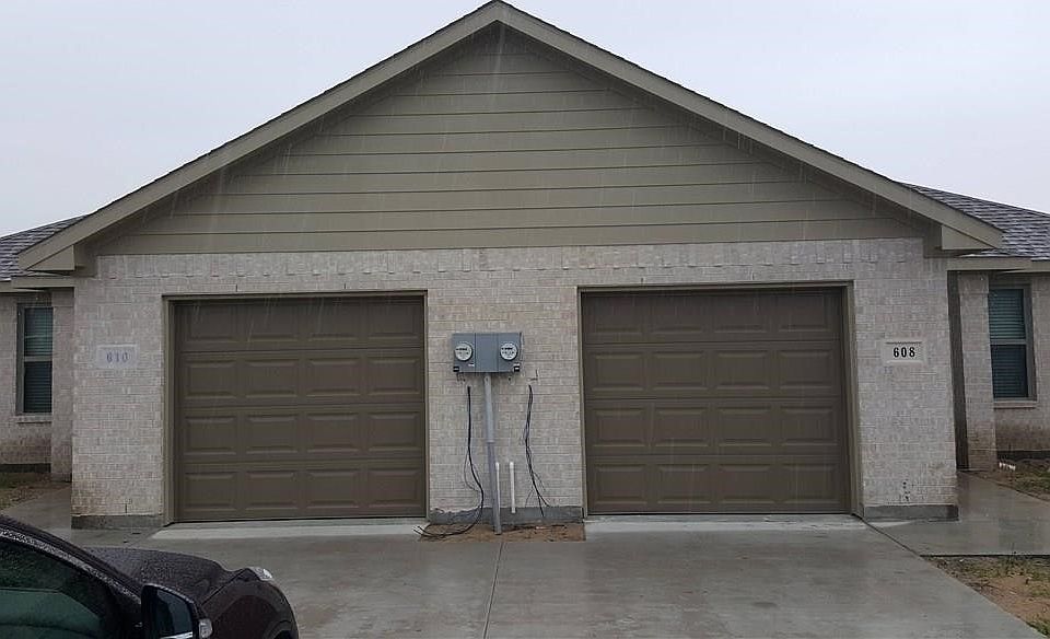 1st image of 608 N 6th St
