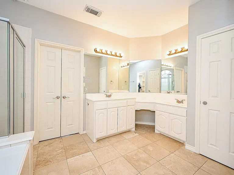 8135 Cove Timbers Ln — Photo 17