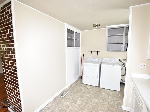 5th image of 100 W Geneva Ln