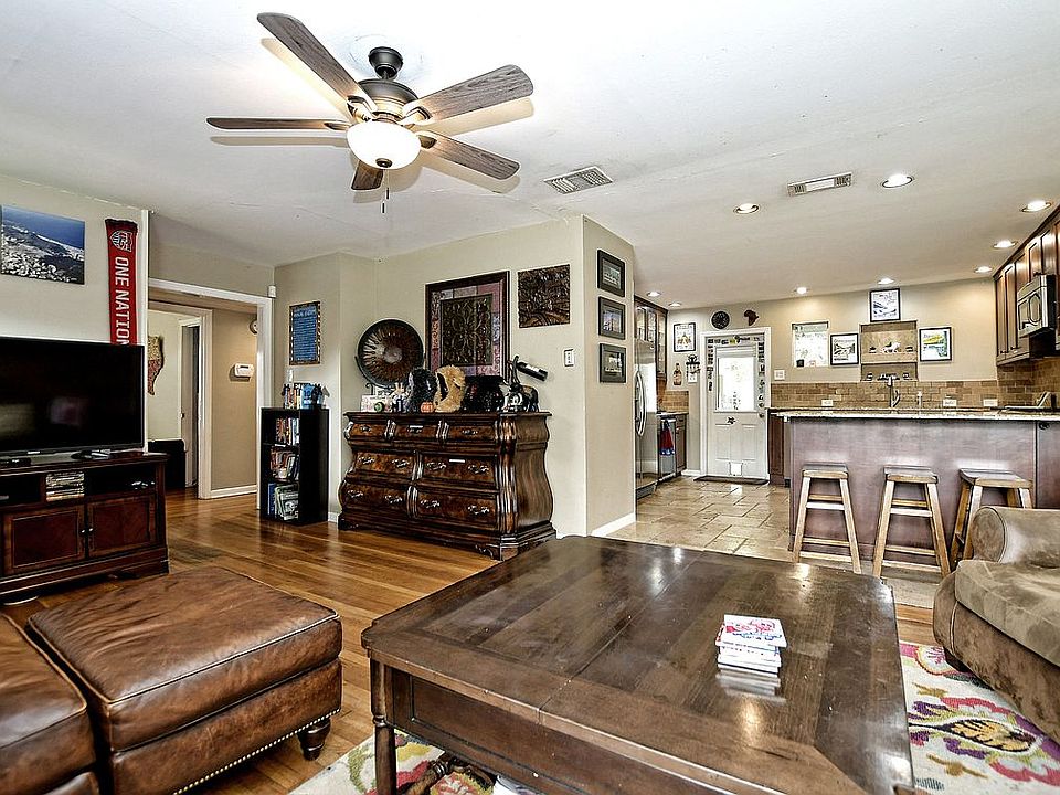 B - Living / Dining 
