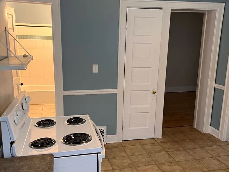 Large Spacious 4 Bedroom UPPER with Large Living Room and Dining Area!! — Photo 4