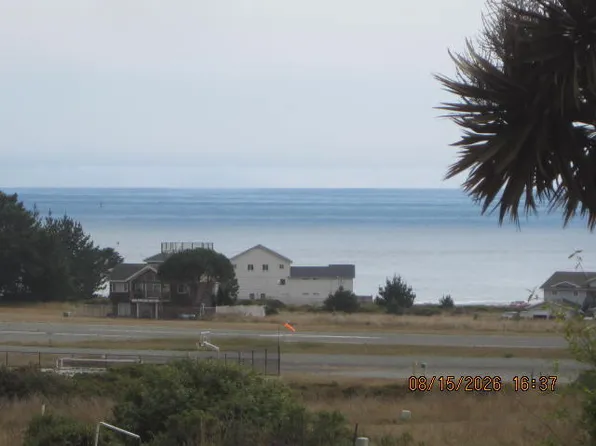 201 Bambi Dr, Whitethorn, CA 95589