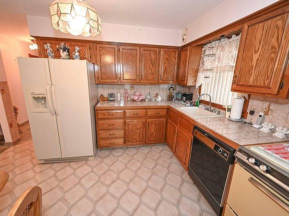 2nd image of 116 Lucille Ave