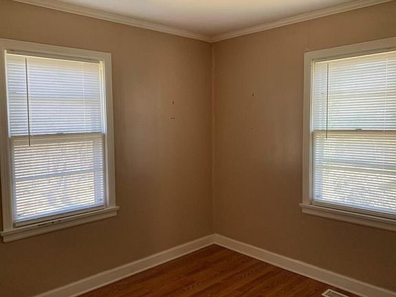 4th image of 2430 Carter St