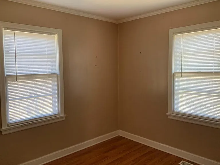 2430 Carter St — Photo 3