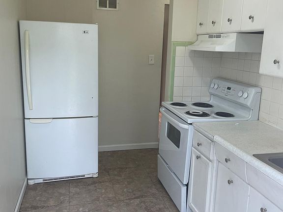 4th image of 9823 Eastbrook Dr