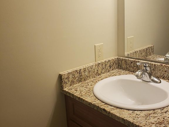 4th image of 624 Castlegate Dr