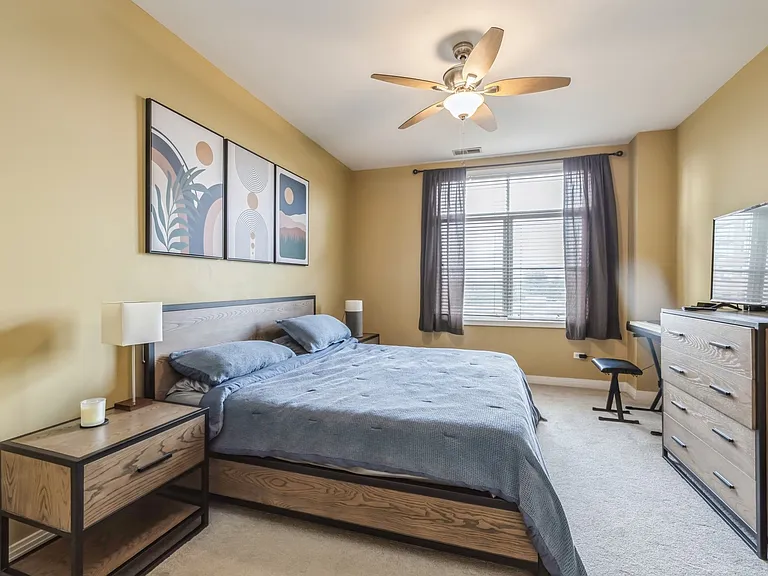 950 W Huron St #402 — Photo 5