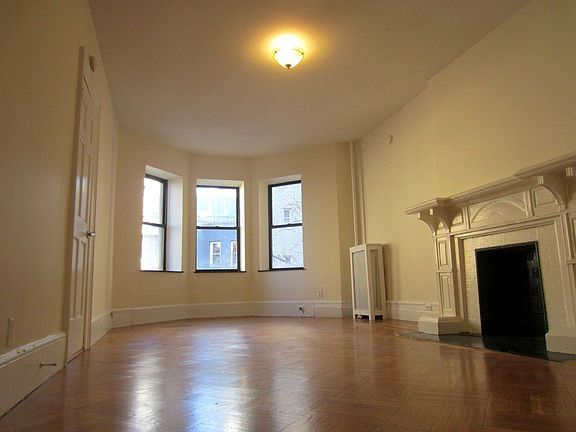 2nd image of 322 W 89th St APT 4E
