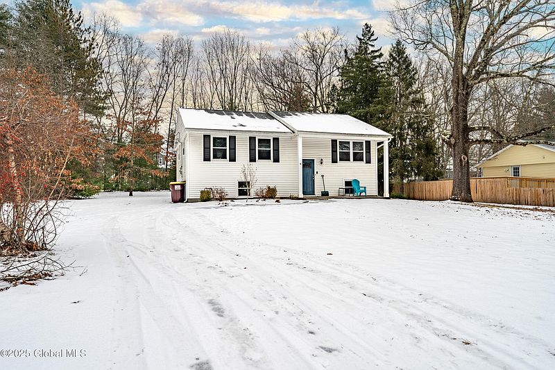 2nd image of 8 Hathorn Boulevard