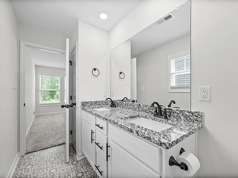 412 Hillside Dr — Photo 13