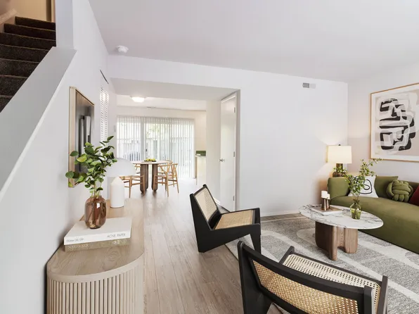 Cloverleaf Lake Townhouse Apartments