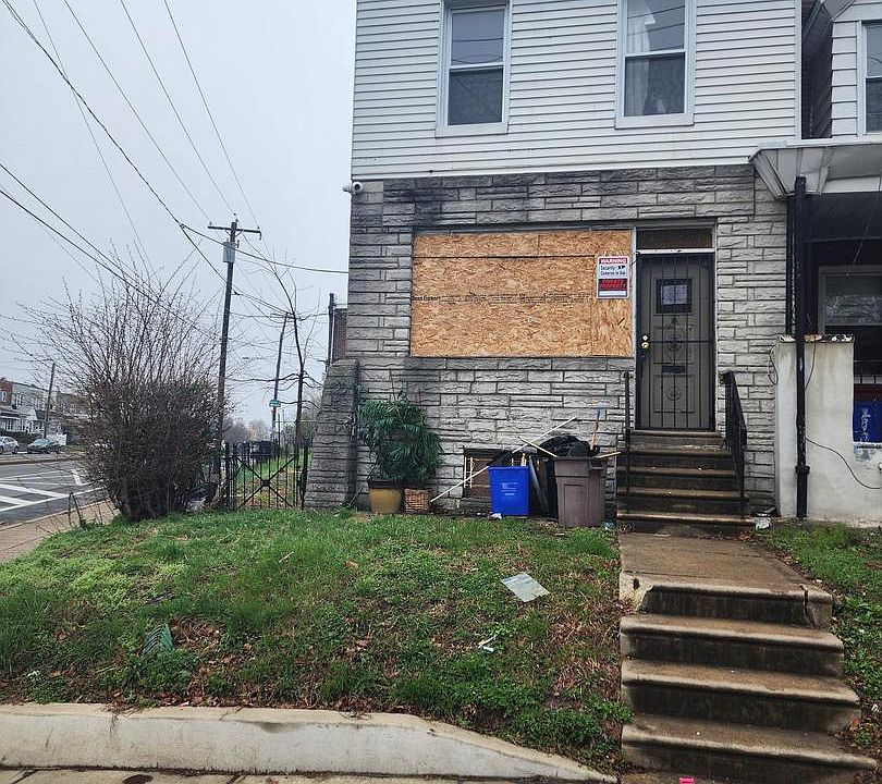 1st image of 2650 S 61st St