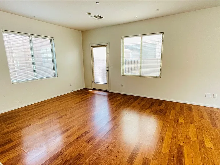 669 Emerald Idol Pl — Photo 3