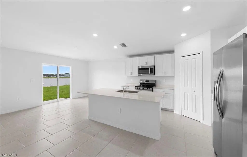 4 bed, 2.0 bath, 1824 sqft, $2,150 — Photo 4