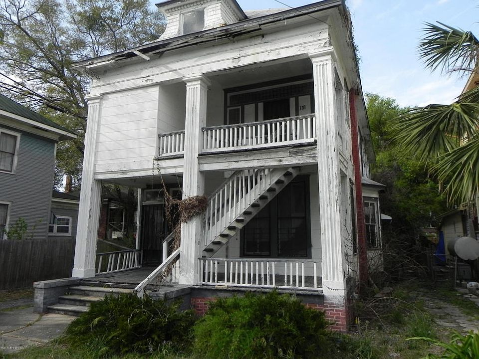 1st image of 135 W 9th St