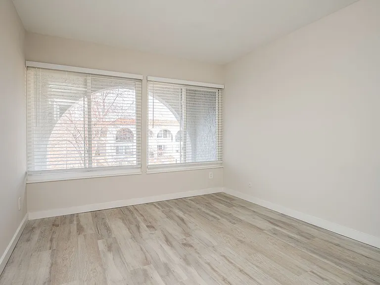 The Oaks Apartments — Photo 13