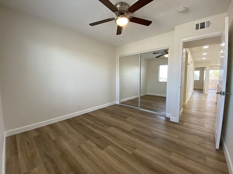 6001 Fullerton Ave — Photo 17