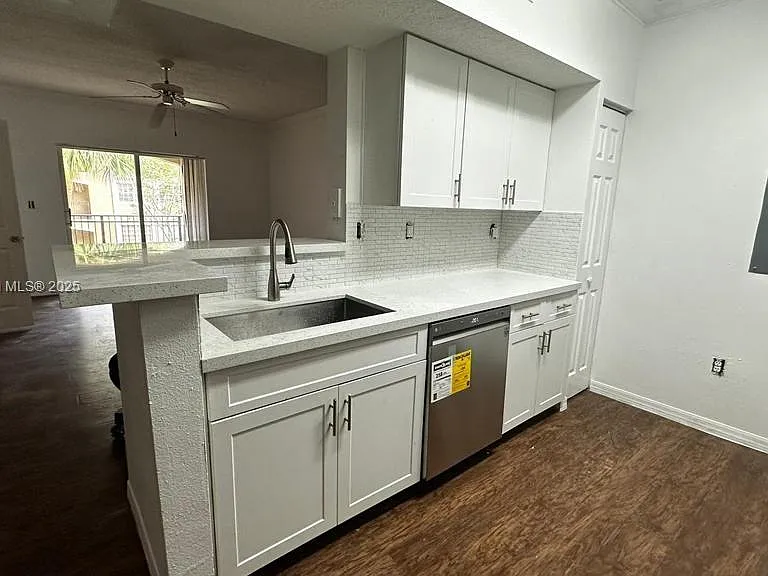 215 SW 117th Ter — Photo 8