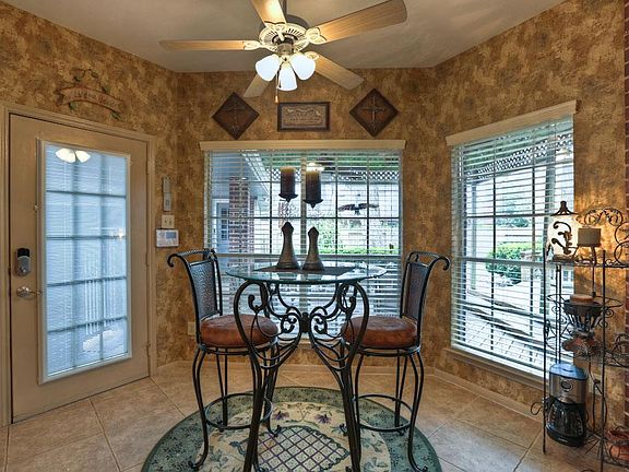 BREAKFAST NOOK