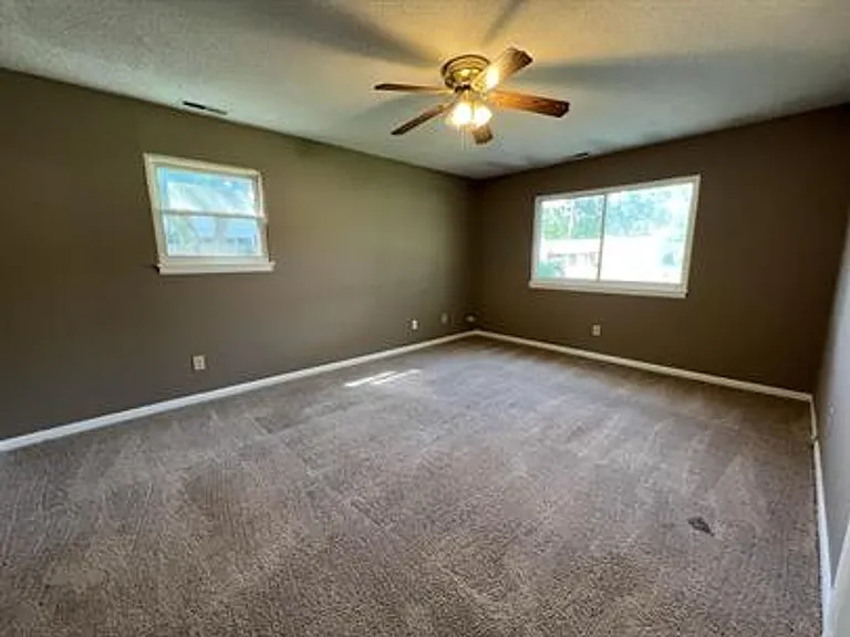 504 Holly Ct — Photo 9