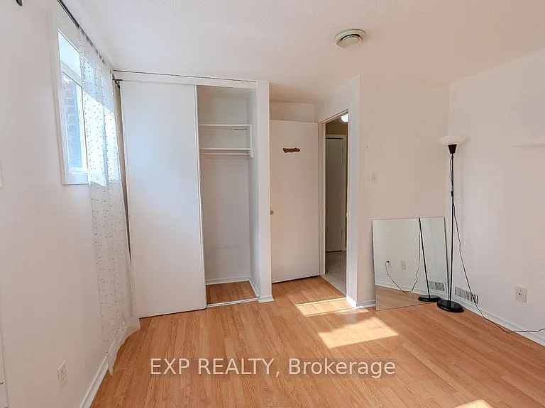 37 Forester Cres — Photo 24