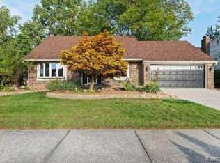 24657 Alicia St, Brownstown, MI 48134