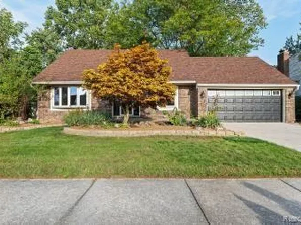 24657 Alicia St, Brownstown, MI 48134
