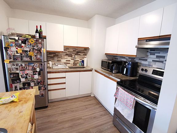 3rd image of 122 Princess St #1310560