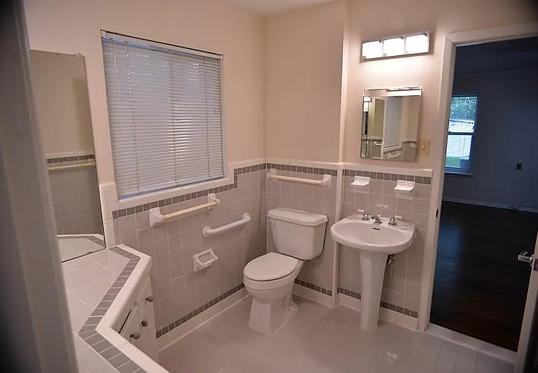 7431 Midbury Dr — Photo 10