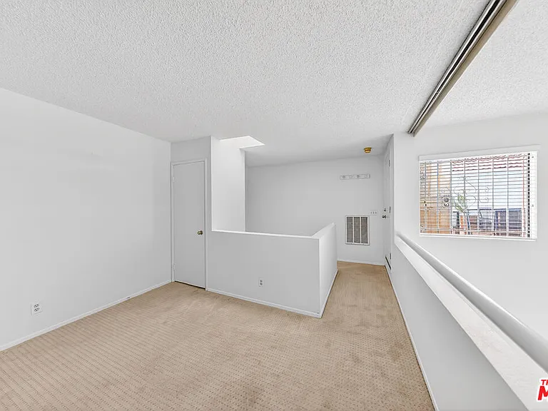 1118 Valencia St #310 — Photo 15