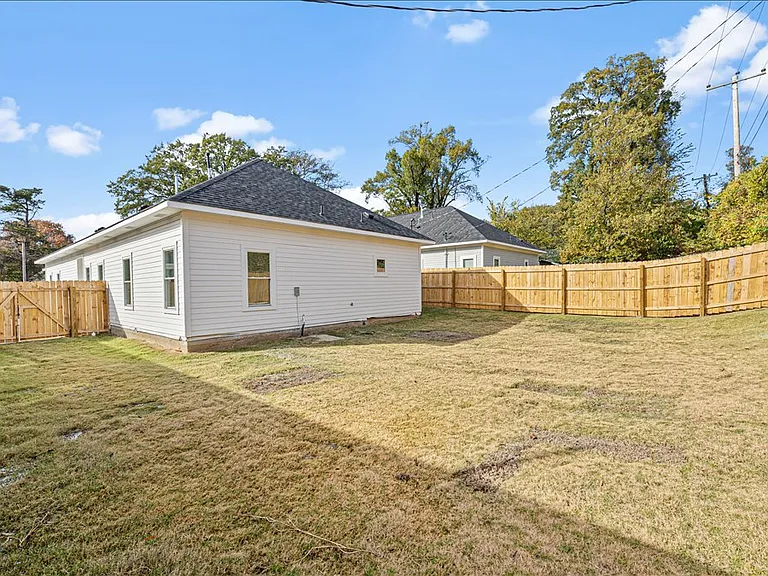 1072 Bruce St — Photo 24