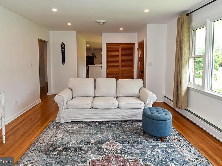 2 Cinnamon Fern Rd — Photo 15