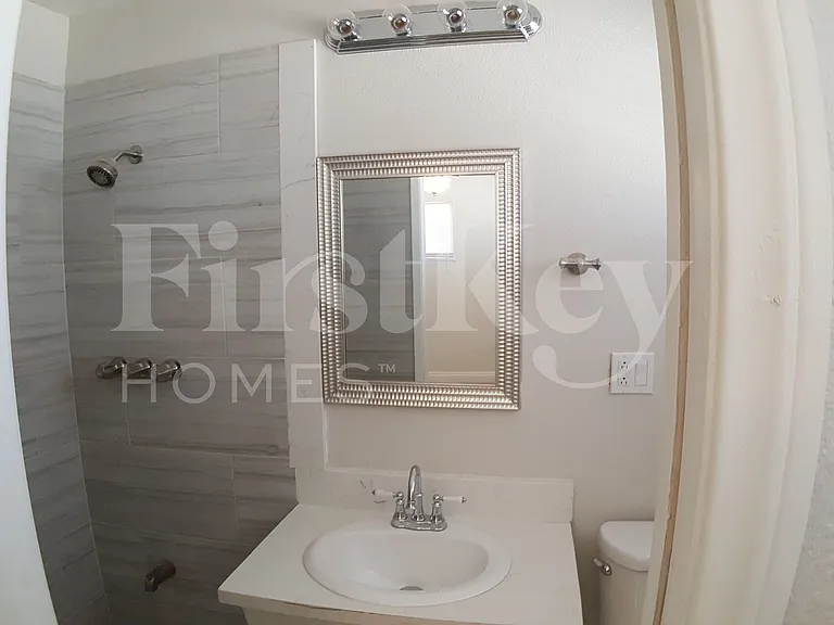 913 Date St — Photo 14