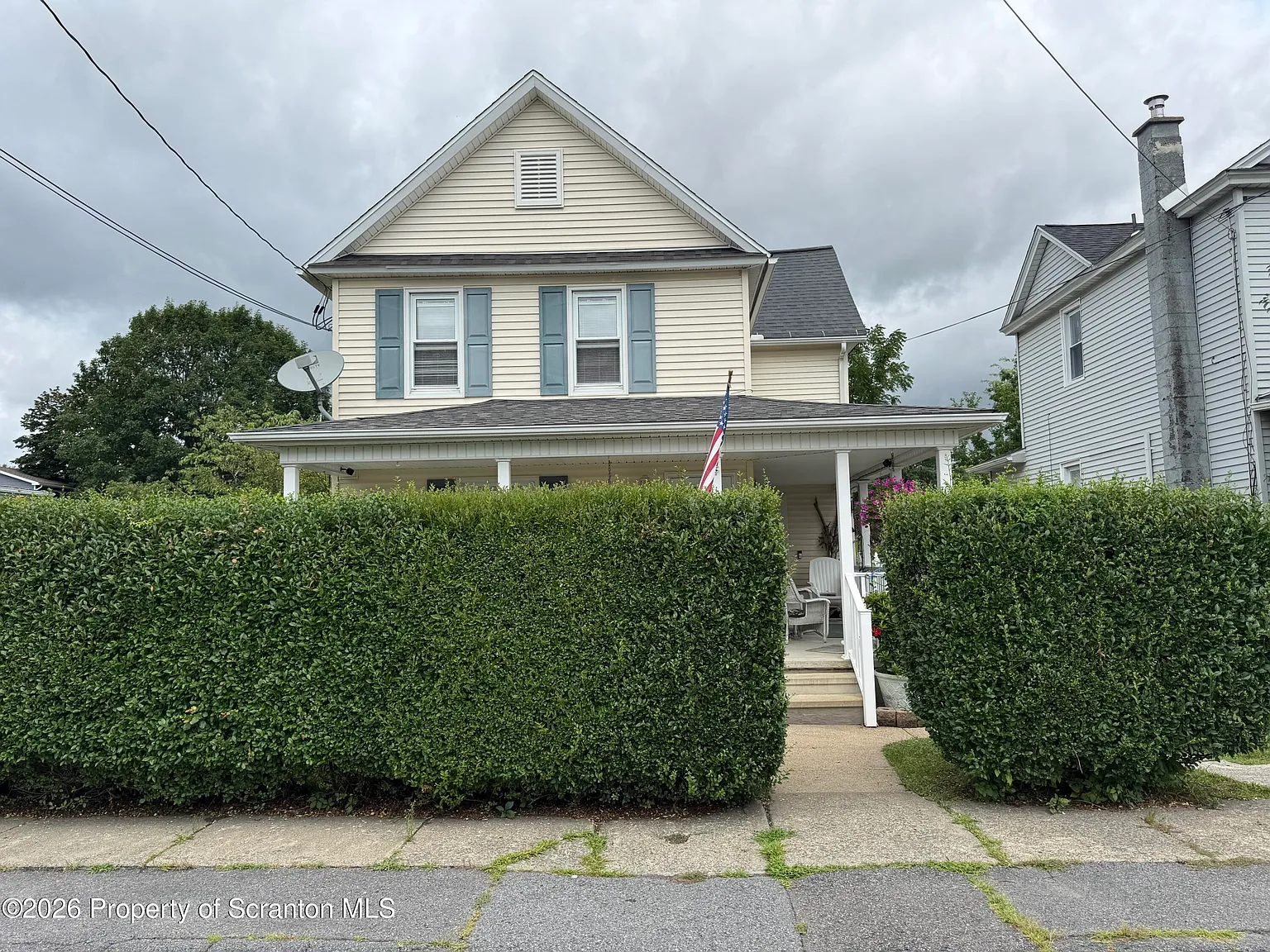 2 bed, 1.0 bath, 720 sqft, $1,200 — Photo 2