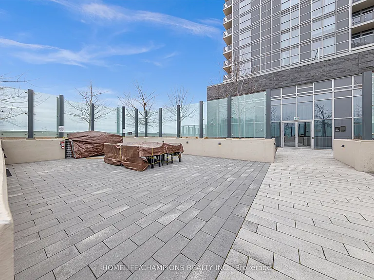 225 Village Green Sq #Penthouse 08 — Photo 40