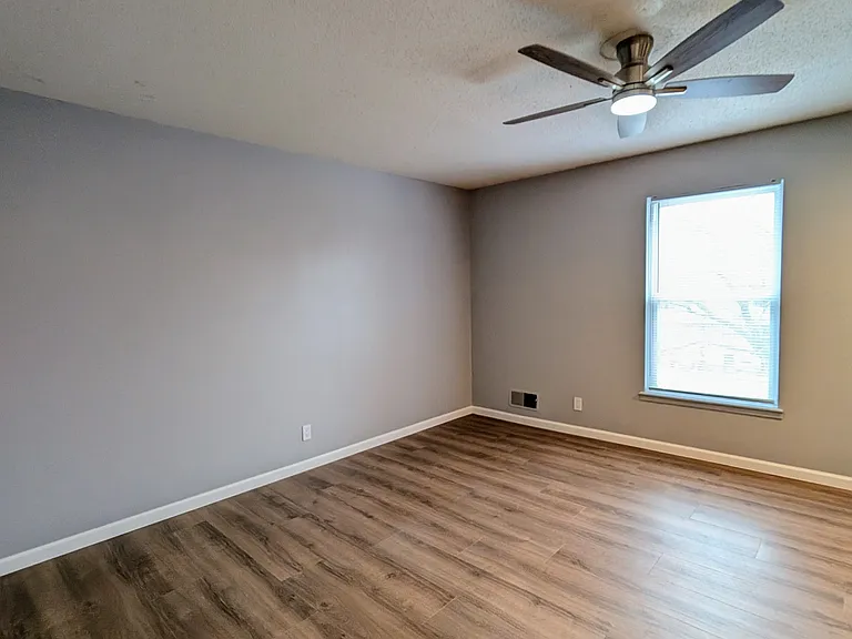 8324 Robinson St — Photo 2